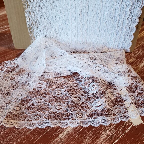 Chantilly Lace Trim - 4" wide - Ivory Floral & Swag - 5 Yard Continuous Length - Picture 4 of 6